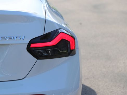 Used 2025 BMW 230i Coupe w/ Convenience Package image 11