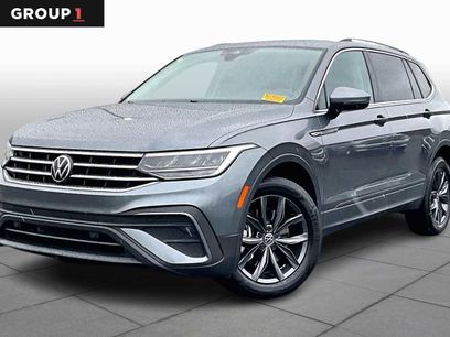 Used 2022 Volkswagen Tiguan SE w/ Panoramic Sunroof Package
