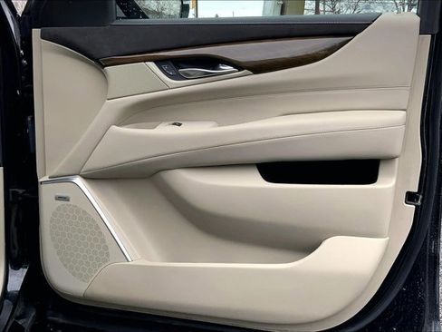 Used 2019 Cadillac Escalade Premium Luxury image 23