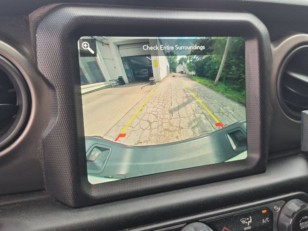 Used 2021 Jeep Gladiator Sport AWD/4WD image 14