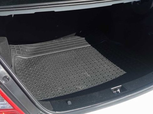 Used 2011 Mercedes-Benz C 300 Sport image 18