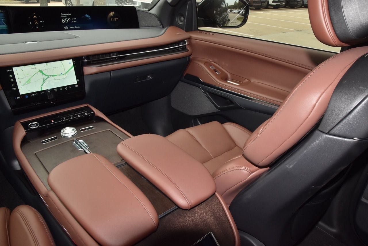 New 2027 Lincoln Navigator Reserve AWD/4WD image 18