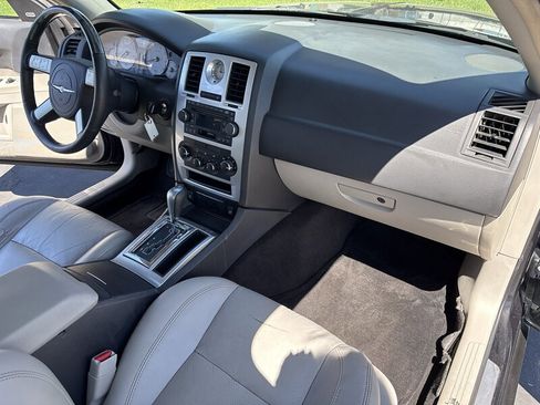 Used 2006 Chrysler 300 C RWD image 40