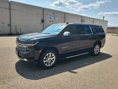Used 2023 Chevrolet Suburban Premier AWD/4WD image 22