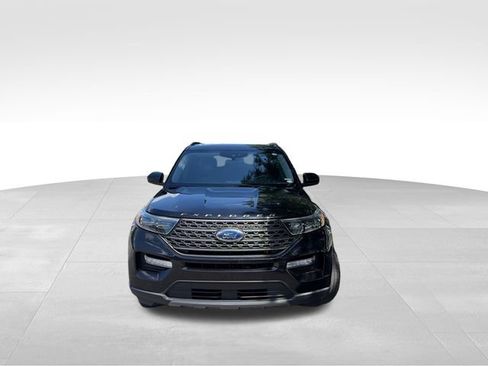 Used 2022 Ford Explorer XLT w/ Equipment Group 202A AWD/4WD image 9