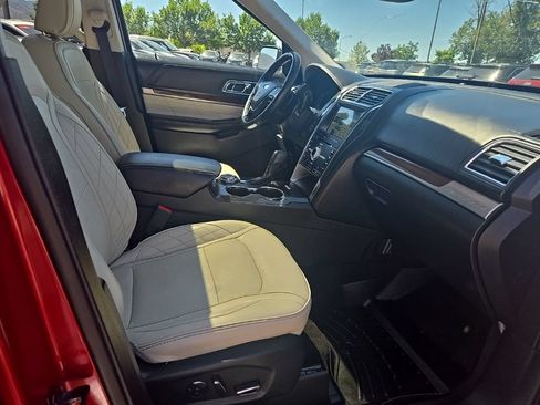 Used 2018 Ford Explorer Platinum AWD/4WD image 29
