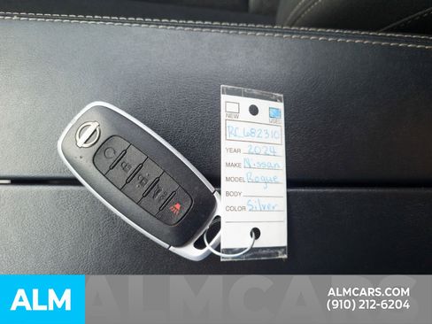 Used 2024 Nissan Rogue SV image 16