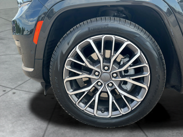Used 2023 Jeep Grand Cherokee L Summit AWD/4WD image 25