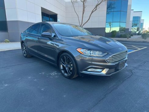 Used 2018 Ford Fusion SE w/ Equipment Group 201A image 3