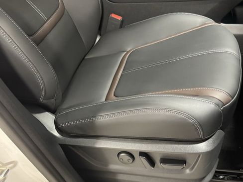 New 2026 Nissan Armada SL w/ Captain's Chari Seat Package AWD/4WD image 8