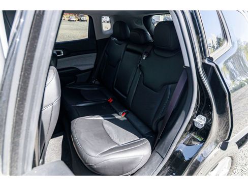 Used 2022 Jeep Compass Latitude image 15