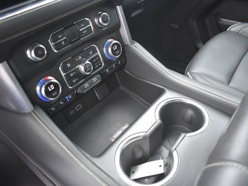 Used 2024 GMC Yukon SLT RWD image 25