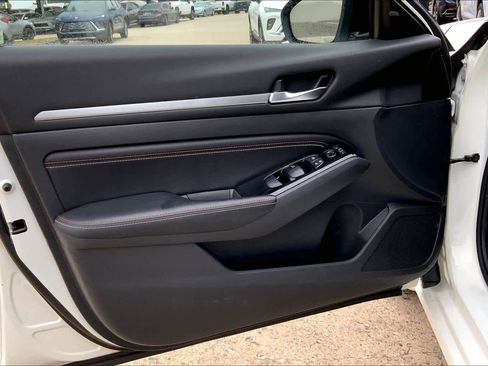 Used 2023 Nissan Altima 2.5 SR w/ SR Premium Package FWD image 21