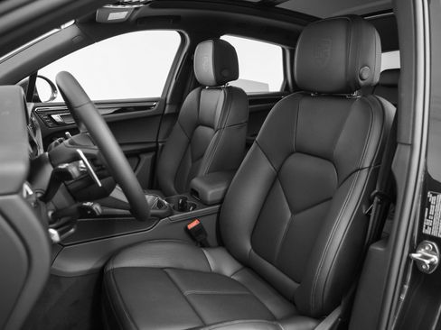 Certified 2025 Porsche Macan image 36