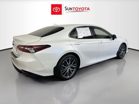 Used 2023 Toyota Camry XLE image 4