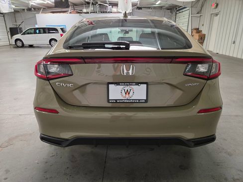 Used 2025 Honda Civic Sport image 6