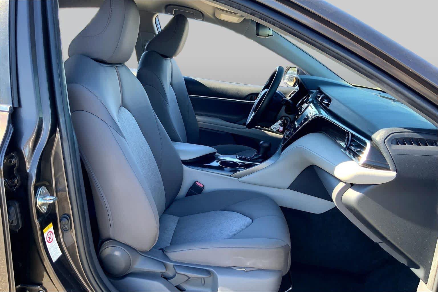 Used 2018 Toyota Camry LE FWD image 9