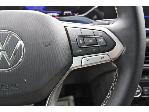Used 2024 Volkswagen Taos SE w/ Panoramic Sunroof Package AWD/4WD image 21