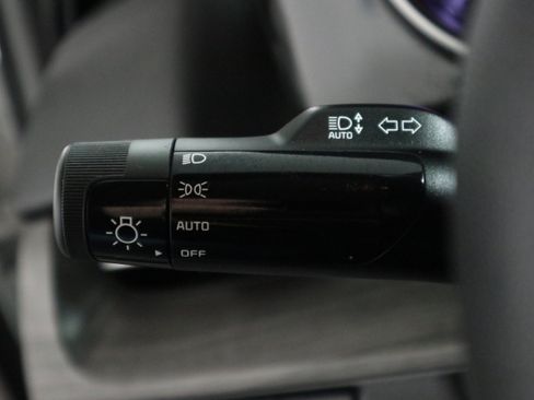 Used 2024 Kia Carnival EX FWD image 31