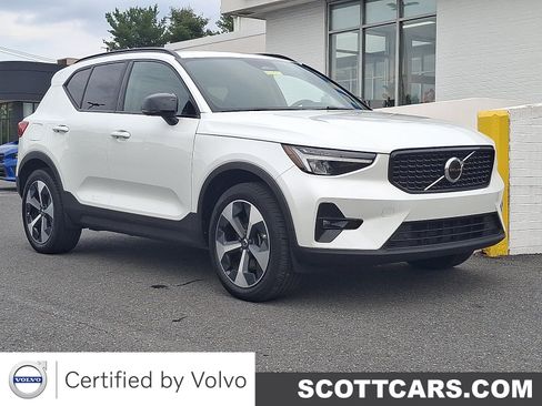 Certified 2023 Volvo XC40 B5 Plus w/ Climate Package AWD/4WD image 1