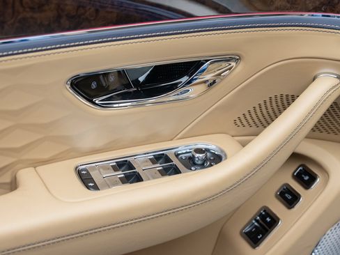 New 2026 Bentley Flying Spur Plug-In Hybrid AWD/4WD image 16