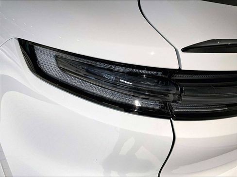 Used 2025 Porsche Cayenne Coupe image 33