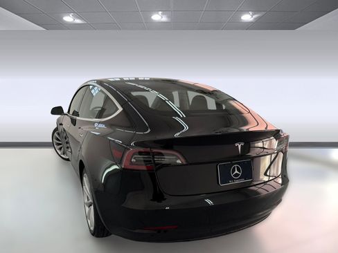 Used 2020 Tesla Model 3 Standard Range image 3