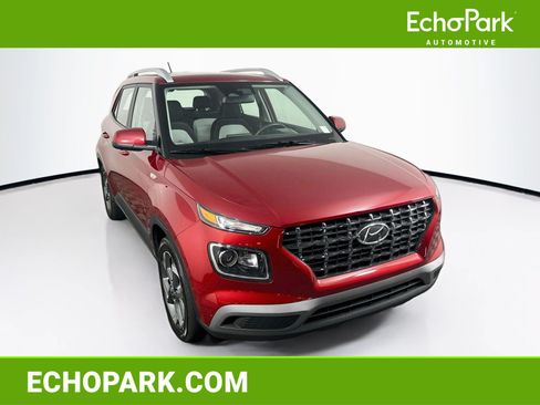 Used 2025 Hyundai Venue SEL FWD image 1