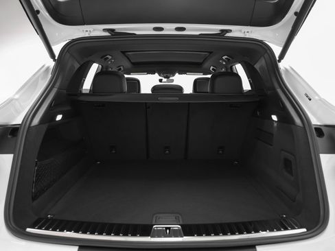 Certified 2026 Porsche Cayenne AWD/4WD image 16