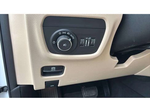 Used 2023 Jeep Grand Cherokee Limited w/ Black Appearance Package image 20