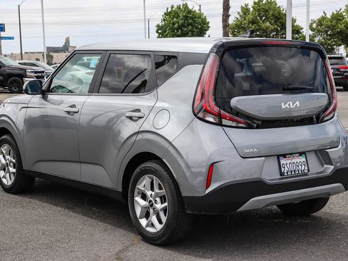 Used 2023 Kia Soul LX w/ Option Group 015 FWD image 9