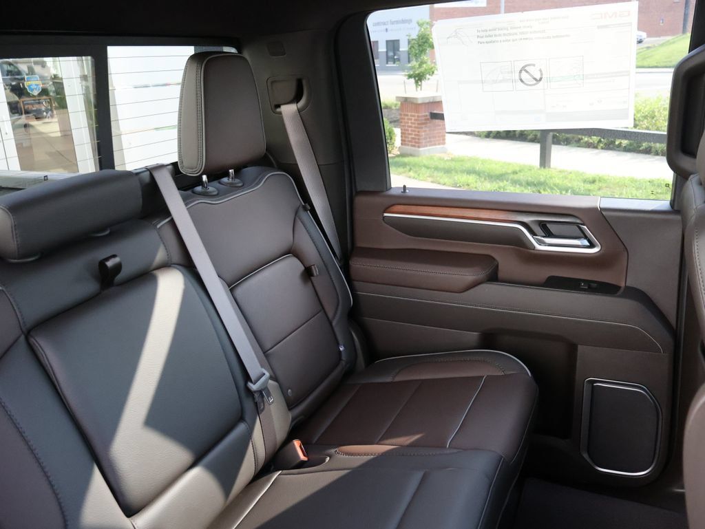 New 2026 GMC Sierra 2500 Denali w/ Denali Reserve Package AWD/4WD image 13