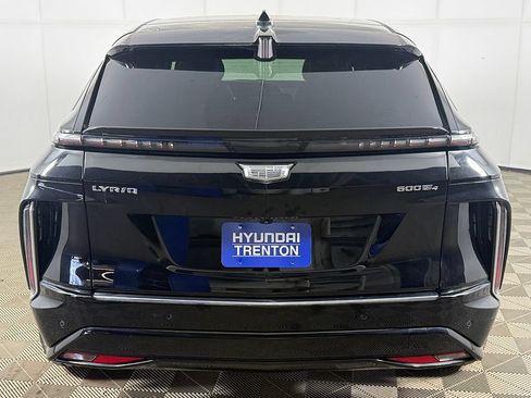 Used 2024 Cadillac Lyriq Luxury AWD/4WD image 14