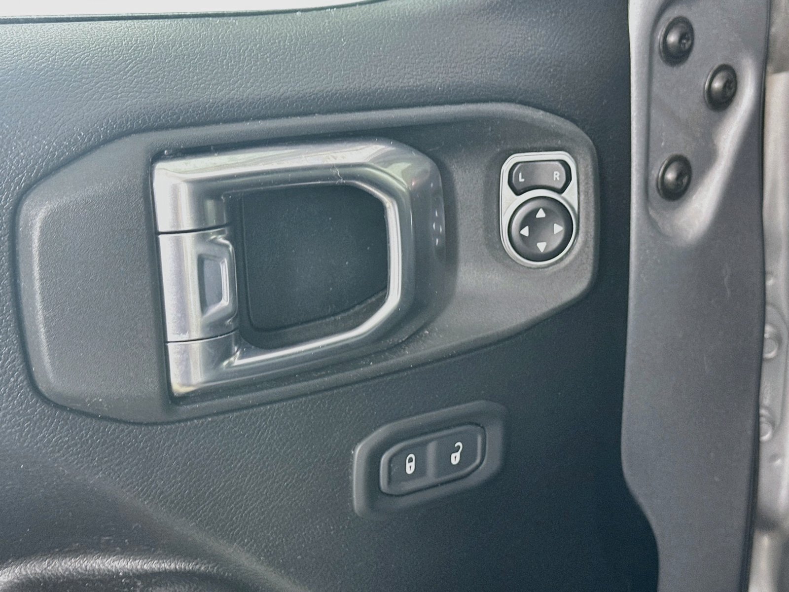 Used 2021 Jeep Wrangler Unlimited Rubicon AWD/4WD image 16