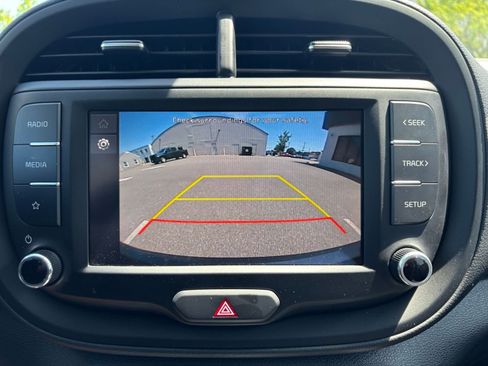 Used 2025 Kia Soul LX w/ LX Technology Package FWD image 23