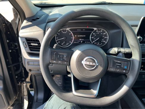 Used 2024 Nissan Rogue SV FWD image 13