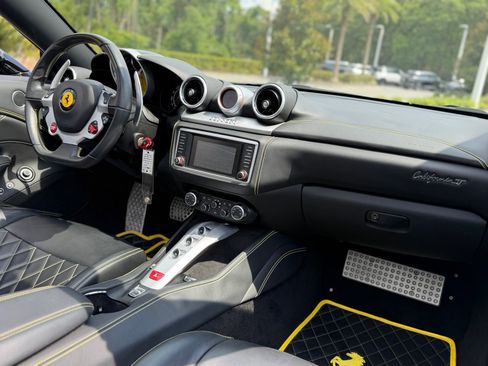 Used 2016 Ferrari California T RWD image 3