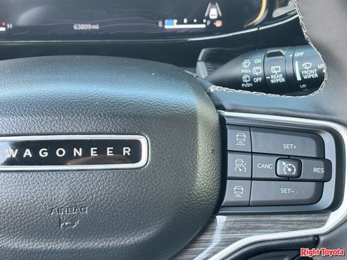 Used 2022 Jeep Wagoneer Series III AWD/4WD image 23