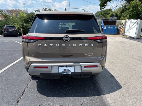 Used 2023 Nissan Pathfinder Platinum w/ Cargo Package AWD/4WD image 4