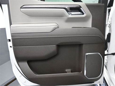 Used 2025 Chevrolet Silverado 1500 LTZ image 14