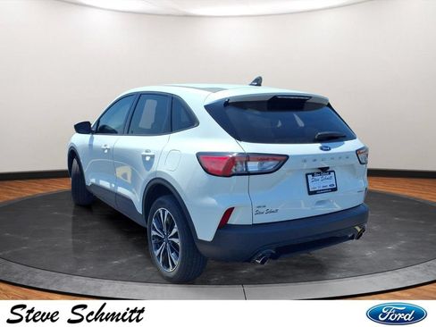 Used 2022 Ford Escape SE w/ SE Sport Appearance Package AWD/4WD image 3