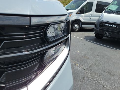 Certified 2025 Ford Expedition Platinum w/ Platinum Ultimate Package AWD/4WD image 3