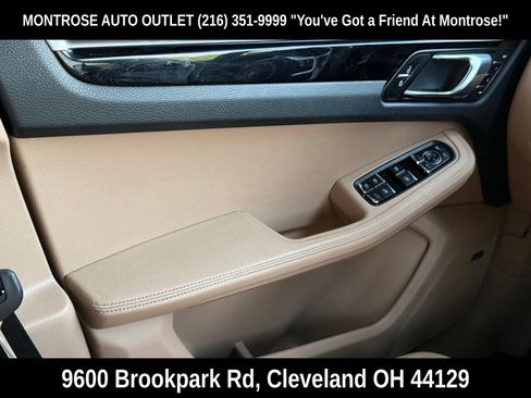 Used 2020 Porsche Macan AWD/4WD image 40