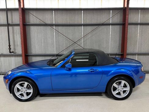 Used 2006 MAZDA MX-5 Miata Touring RWD image 16