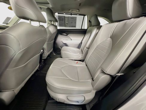 Used 2026 Toyota Highlander XLE AWD/4WD image 28