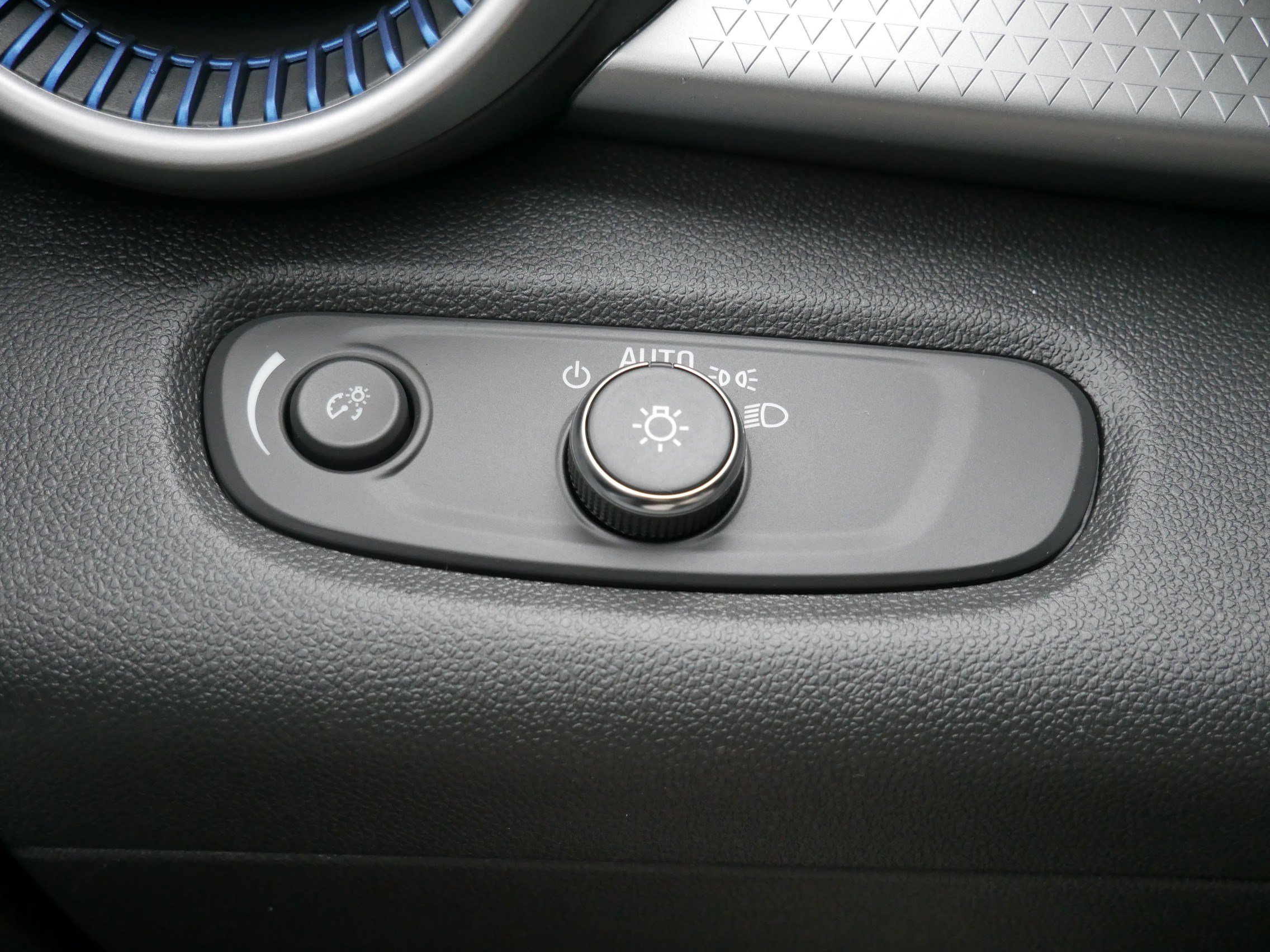 New 2026 Chevrolet Trax LS w/ LS Convenience Package FWD image 23