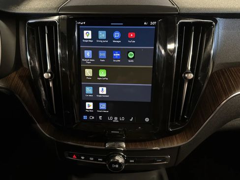 Used 2022 Volvo XC60 B5 Momentum image 44