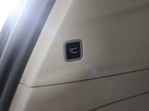 Used 2024 Chrysler Pacifica Touring-L image 21