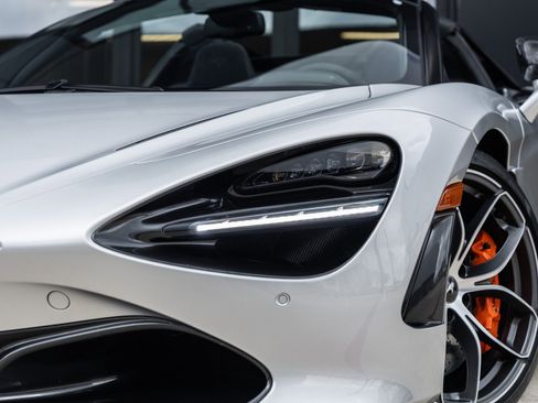 Used 2020 McLaren 720S Spider image 18