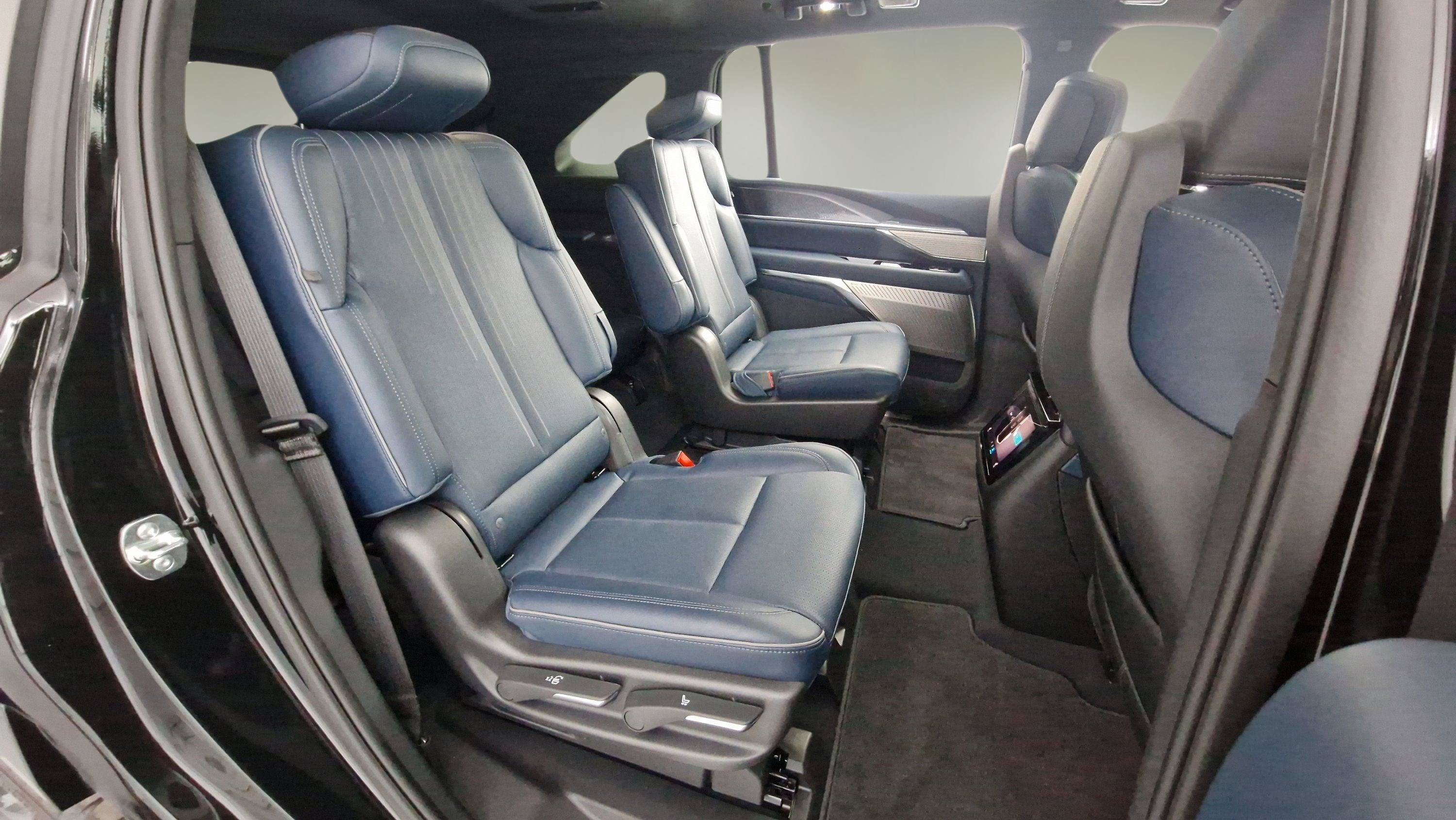 New 2025 Cadillac Escalade IQ Sport 2 w/ LPO, ONYX Package AWD/4WD image 16